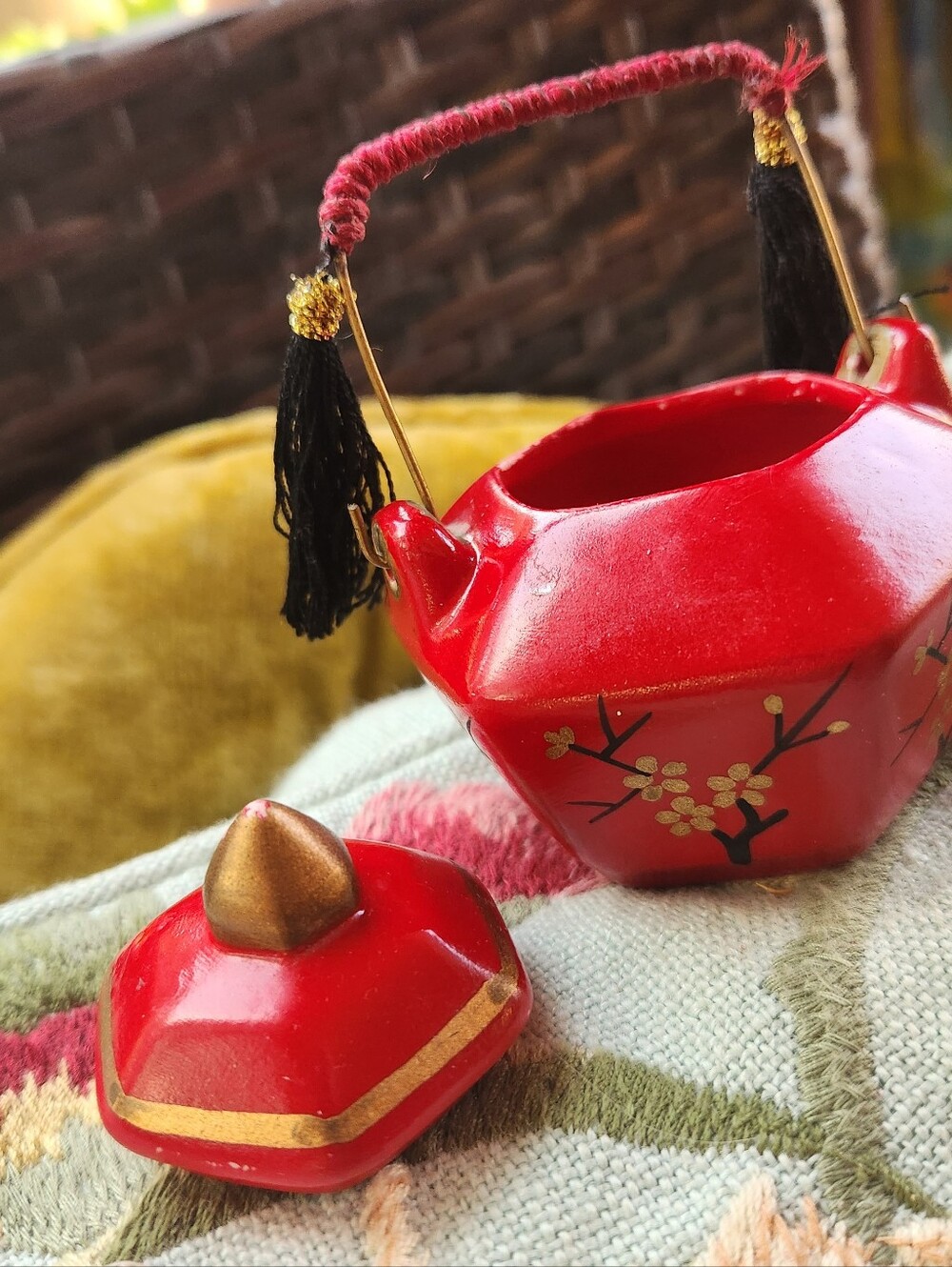 VTG Red Floral Decor Cute Mini Teapot Accent Gold Trim BLACK Tassles LID 2 Pc